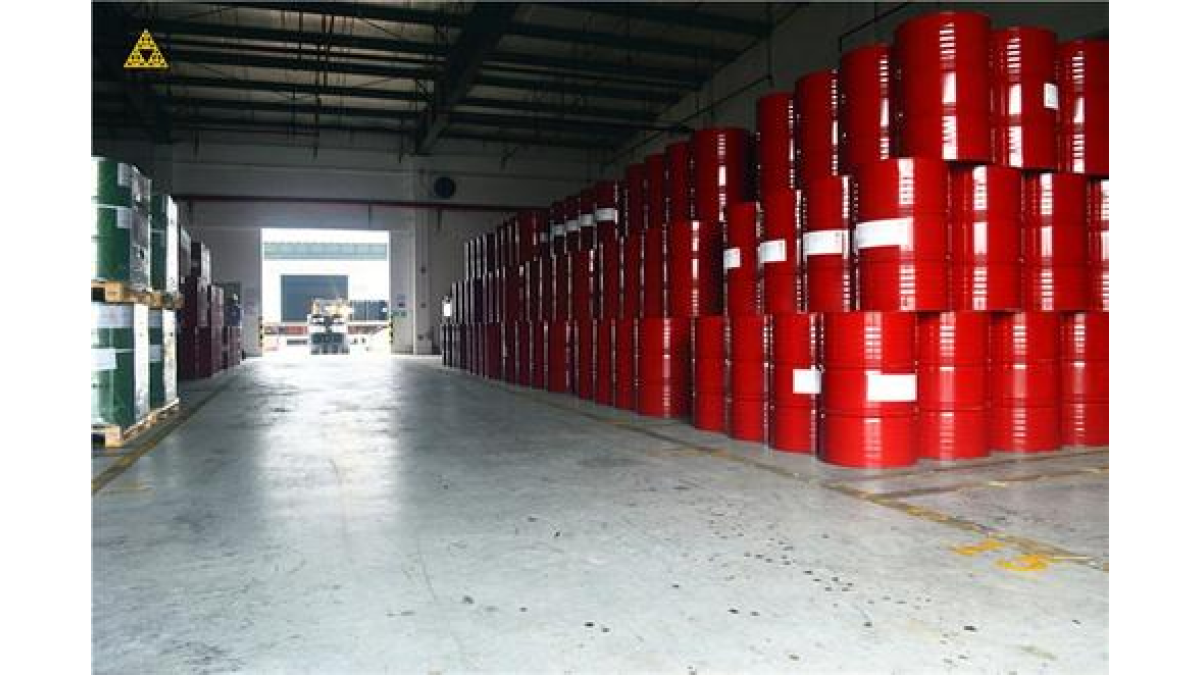 Trang bị quạt hút Meansoon trong hệ thống kho hóa chất